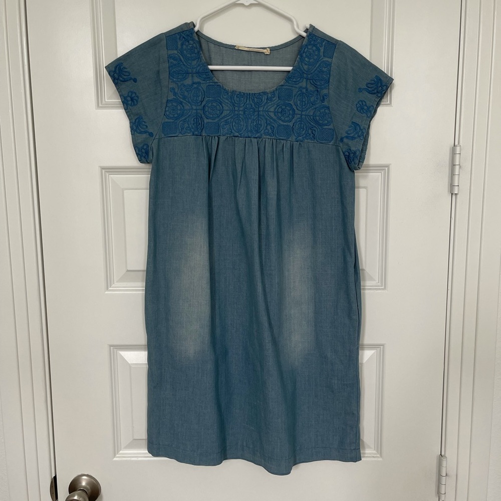 Denim embroidered dress. Size S